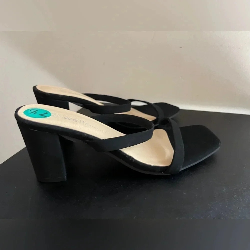 Wellsfountn black mules block heel y2k style Friends style 90’s chunky